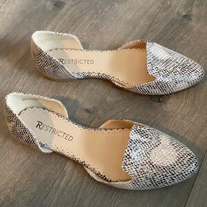 Restricted flat size 6 new